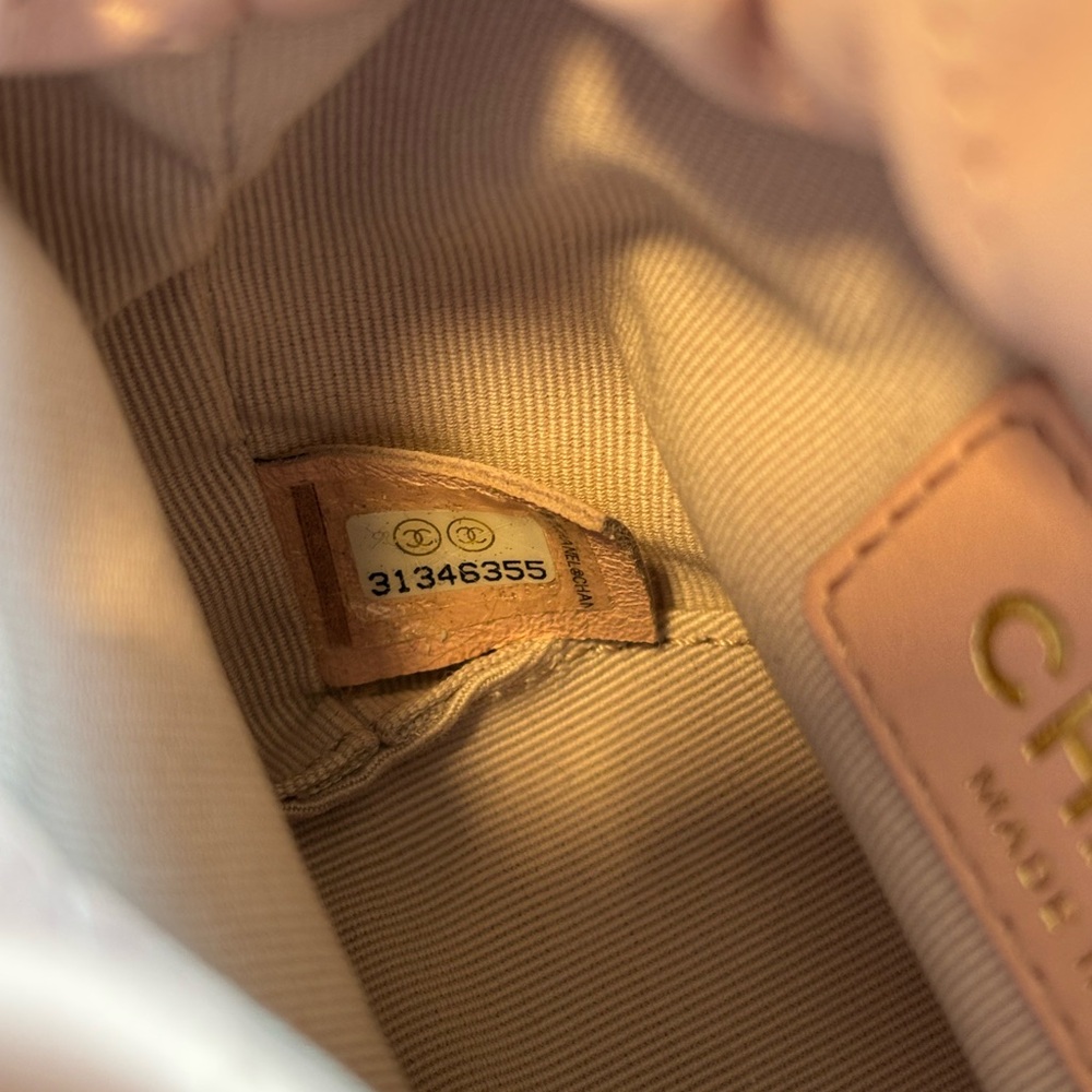 CHANEL Light Pink Quilted Mini Drawstring Bag with Pearl Chain. Never Used. - Picture 5 of 16